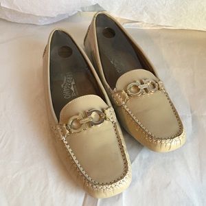 SALVATORE FERRAGAMO BEIGE PATENT MOCCASINS SZ-8